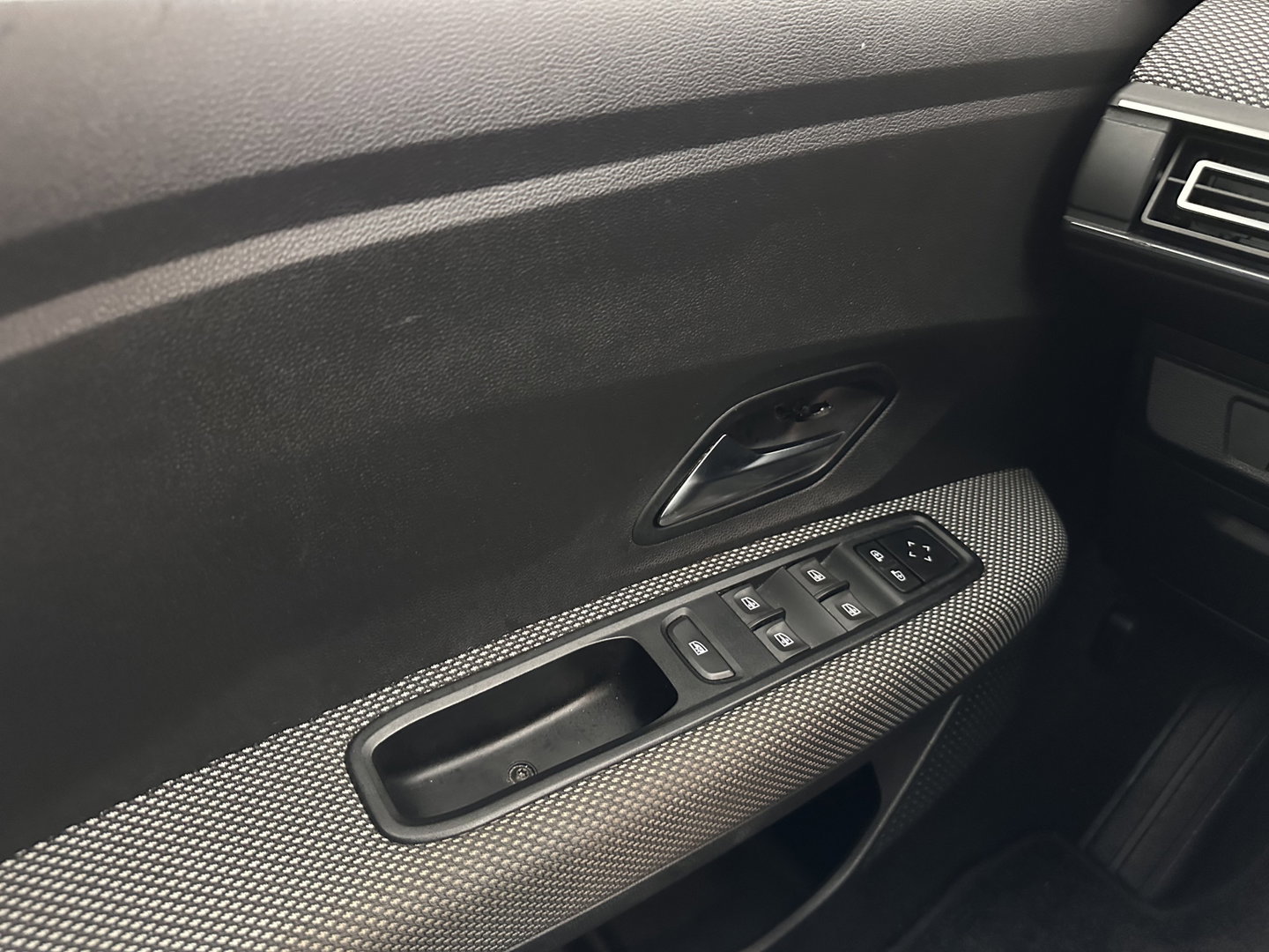 Dacia SANDERO Stepway 1.0 TCe 100 Bi-Fuel Comfort (INCL-BTW) *FULL-LED | NAVI-FULLMAP | BLINDSPOT | HEATED-COMFORTSEATS | CAMERA | KEYLESS | DAB | ECC | PDC | CRUISE | TOWBAR *