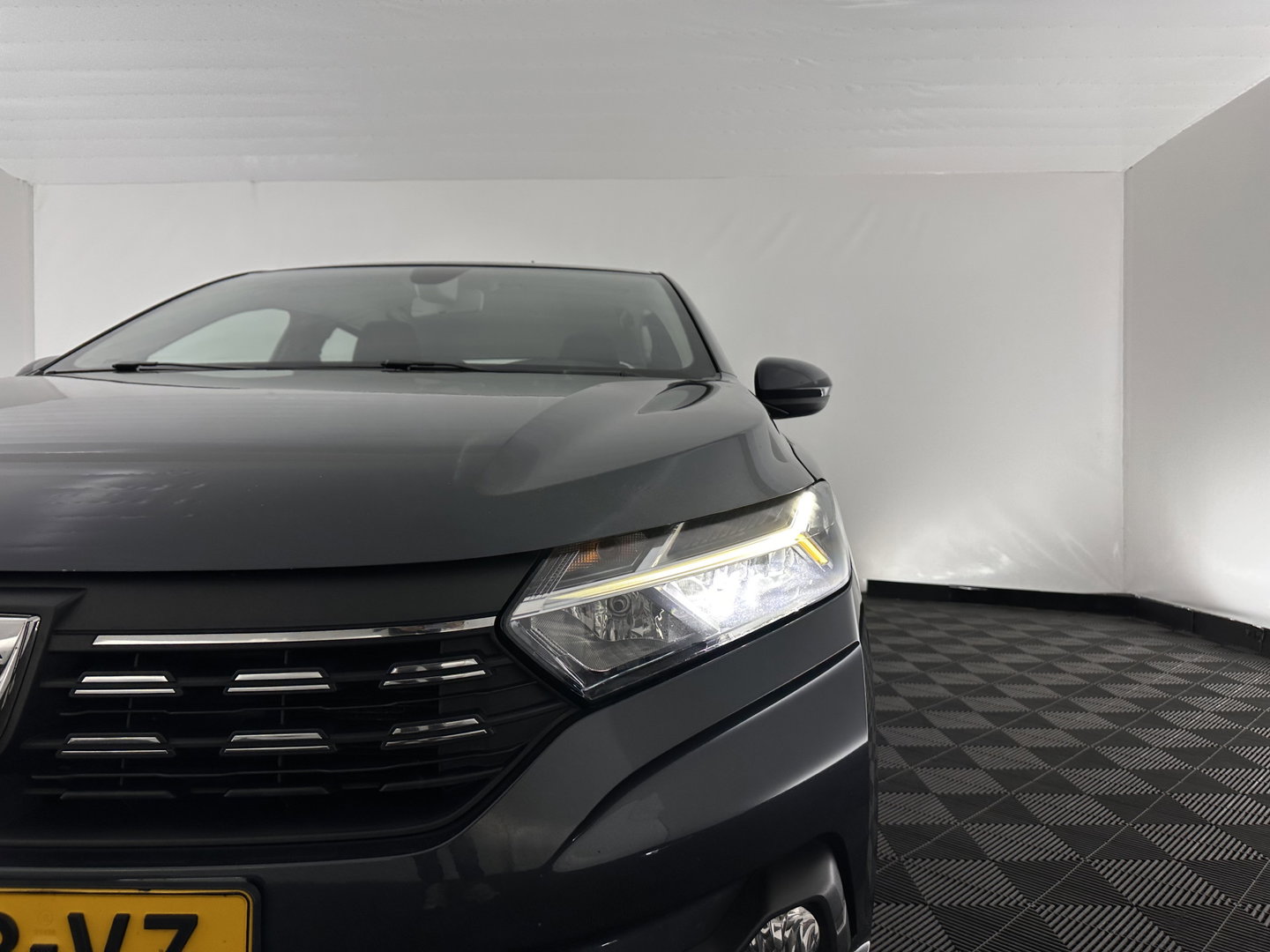 Dacia SANDERO Stepway 1.0 TCe 100 Bi-Fuel Comfort (INCL-BTW) *FULL-LED | NAVI-FULLMAP | BLINDSPOT | HEATED-COMFORTSEATS | CAMERA | KEYLESS | DAB | ECC | PDC | CRUISE | TOWBAR *