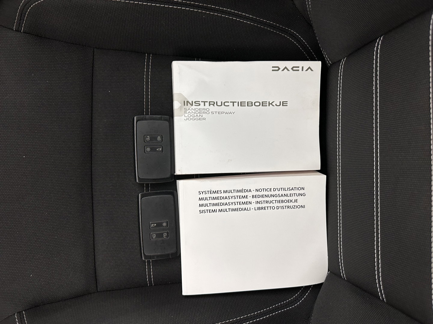 Dacia SANDERO Stepway 1.0 TCe 100 Bi-Fuel Comfort (INCL-BTW) *FULL-LED | NAVI-FULLMAP | BLINDSPOT | HEATED-COMFORTSEATS | CAMERA | KEYLESS | DAB | ECC | PDC | CRUISE | TOWBAR *