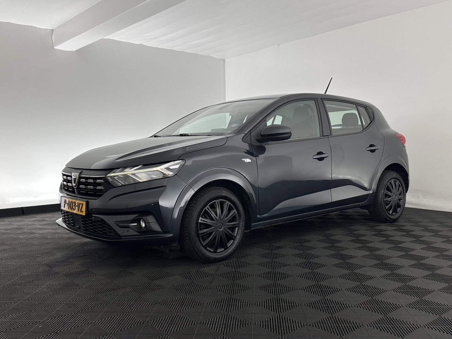 Dacia SANDERO Stepway 1.0 TCe 100 Bi-Fuel Comfort (INCL-BTW) *FULL-LED | NAVI-FULLMAP | BLINDSPOT | HEATED-COMFORTSEATS | CAMERA | KEYLESS | DAB | ECC | PDC | CRUISE | TOWBAR *