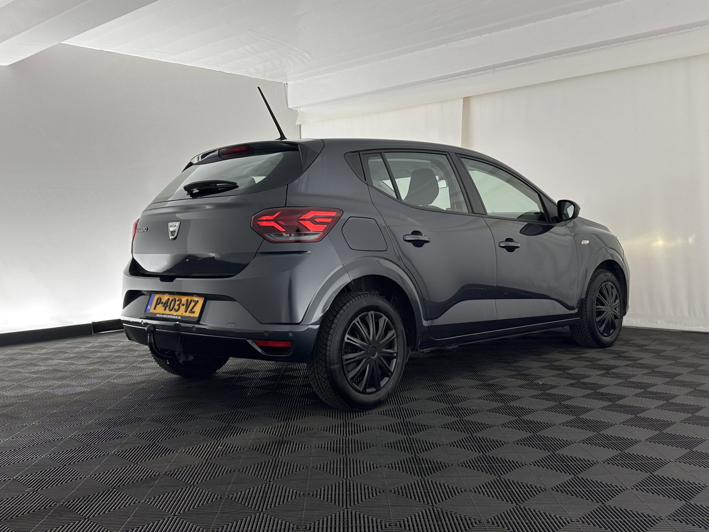 Dacia SANDERO Stepway 1.0 TCe 100 Bi-Fuel Comfort (INCL-BTW) *FULL-LED | NAVI-FULLMAP | BLINDSPOT | HEATED-COMFORTSEATS | CAMERA | KEYLESS | DAB | ECC | PDC | CRUISE | TOWBAR *