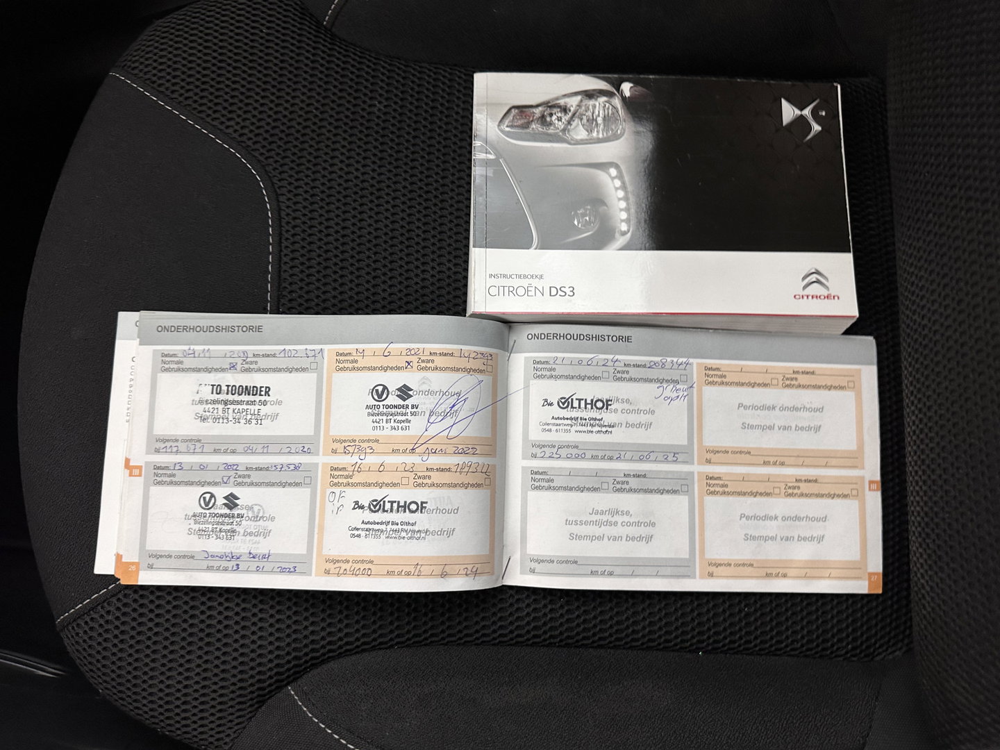 Citroën DS3 1.6 e-HDi So Chic *SPORT-SEATS | ECC | PDC | CRUISE | PRIVACY-GLASS | RADIO-CD *