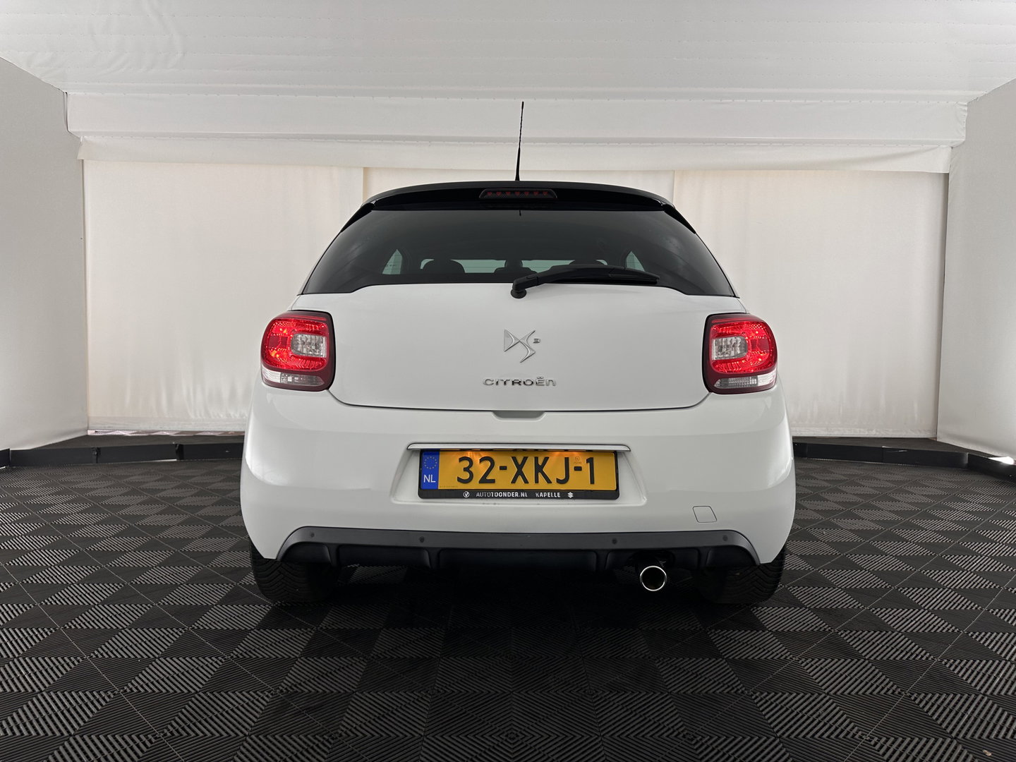 Citroën DS3 1.6 e-HDi So Chic *SPORT-SEATS | ECC | PDC | CRUISE | PRIVACY-GLASS | RADIO-CD *
