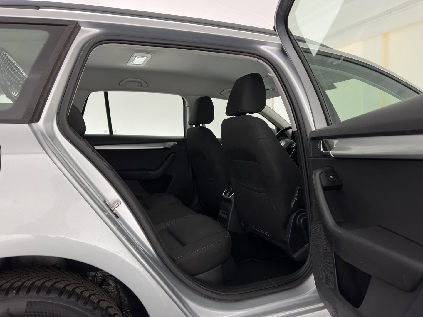 Škoda Octavia Combi 1.6 TDI Greentech Ambition Business (INCL-BTW) *NAVI-FULLMAP | COMFORTSEATS | ECC | AMUNDSEN-AUDIO | PARKPILOT | CRUISE | 16''ALU*