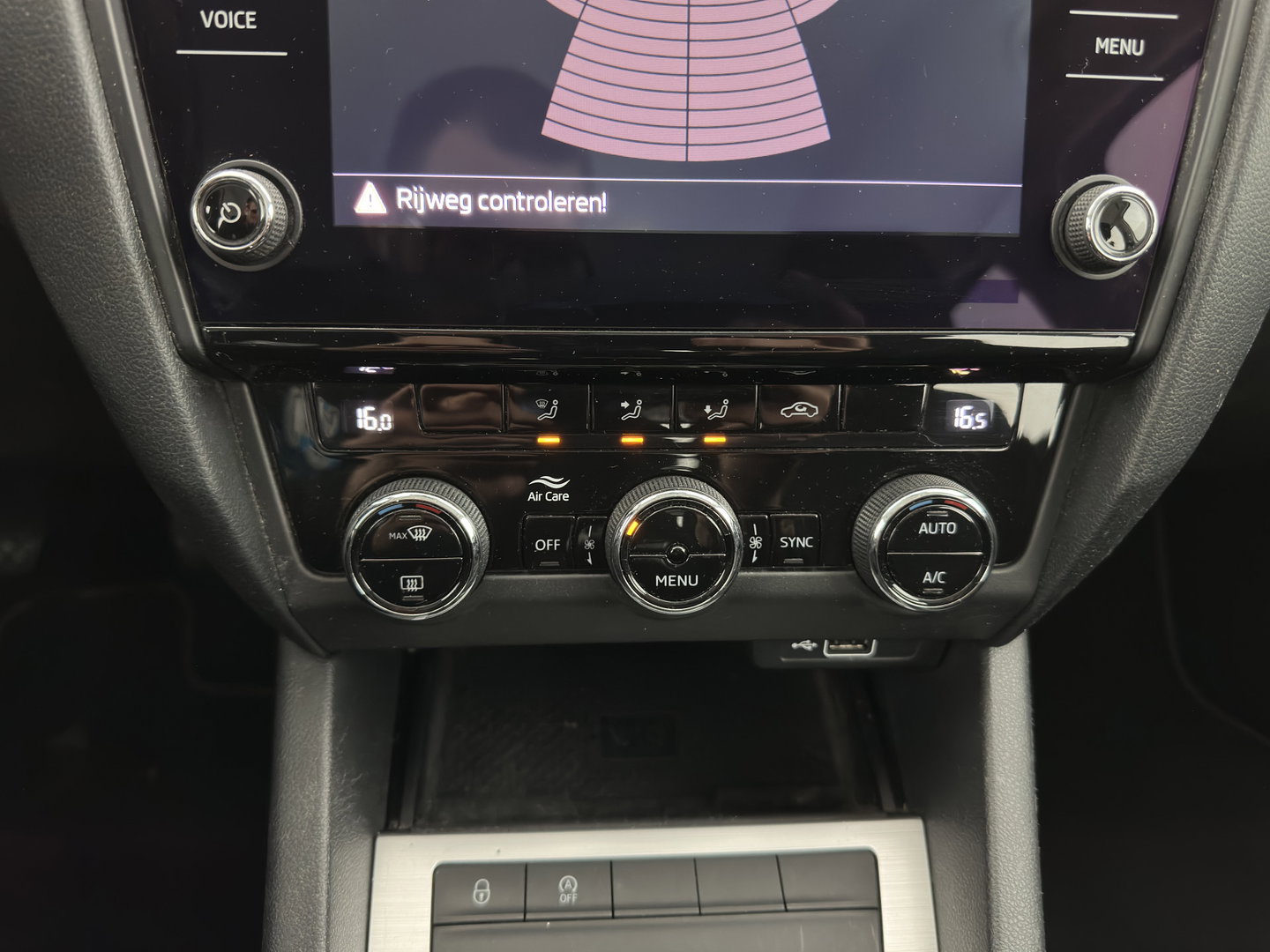 Škoda Octavia Combi 1.6 TDI Greentech Ambition Business (INCL-BTW) *NAVI-FULLMAP | COMFORTSEATS | ECC | AMUNDSEN-AUDIO | PARKPILOT | CRUISE | 16''ALU*