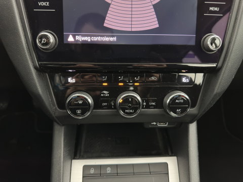 Škoda Octavia Combi 1.6 TDI Greentech Ambition Business (INCL-BTW) *NAVI-FULLMAP | COMFORTSEATS | ECC | AMUNDSEN-AUDIO | PARKPILOT | CRUISE | 16''ALU*