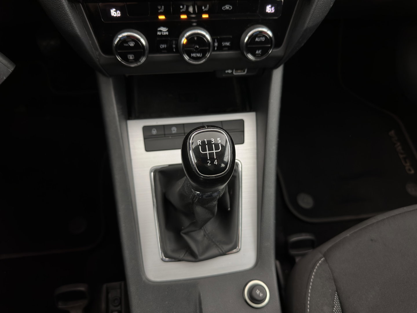 Škoda Octavia Combi 1.6 TDI Greentech Ambition Business (INCL-BTW) *NAVI-FULLMAP | COMFORTSEATS | ECC | AMUNDSEN-AUDIO | PARKPILOT | CRUISE | 16''ALU*