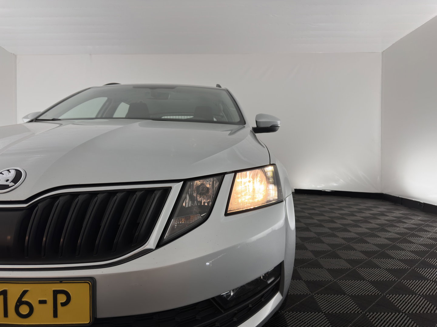 Škoda Octavia Combi 1.6 TDI Greentech Ambition Business (INCL-BTW) *NAVI-FULLMAP | COMFORTSEATS | ECC | AMUNDSEN-AUDIO | PARKPILOT | CRUISE | 16''ALU*