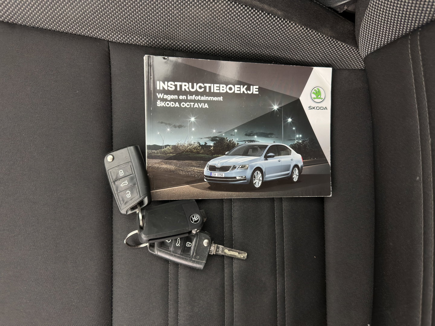 Škoda Octavia Combi 1.6 TDI Greentech Ambition Business (INCL-BTW) *NAVI-FULLMAP | COMFORTSEATS | ECC | AMUNDSEN-AUDIO | PARKPILOT | CRUISE | 16''ALU*
