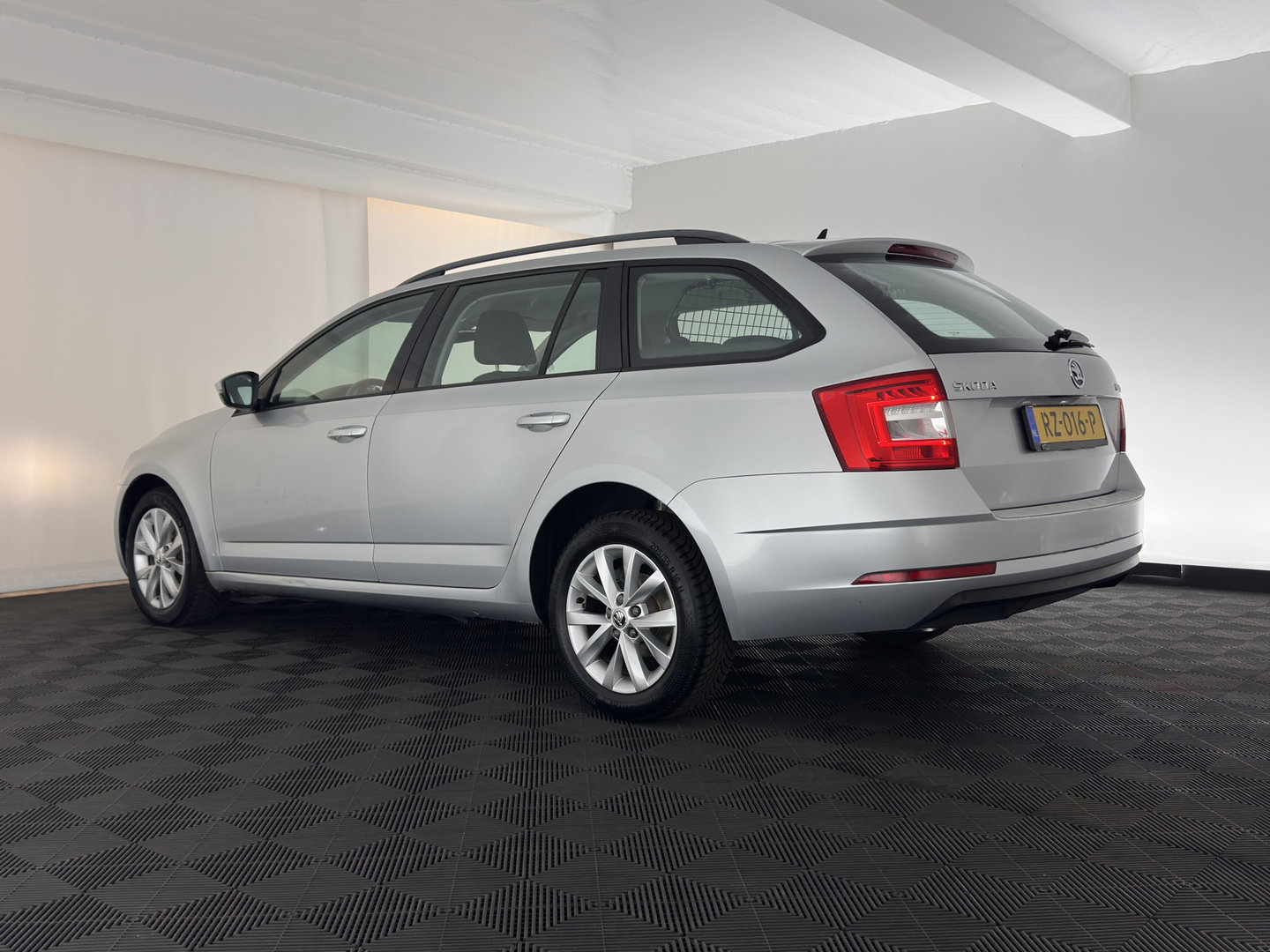 Škoda Octavia Combi 1.6 TDI Greentech Ambition Business (INCL-BTW) *NAVI-FULLMAP | COMFORTSEATS | ECC | AMUNDSEN-AUDIO | PARKPILOT | CRUISE | 16''ALU*