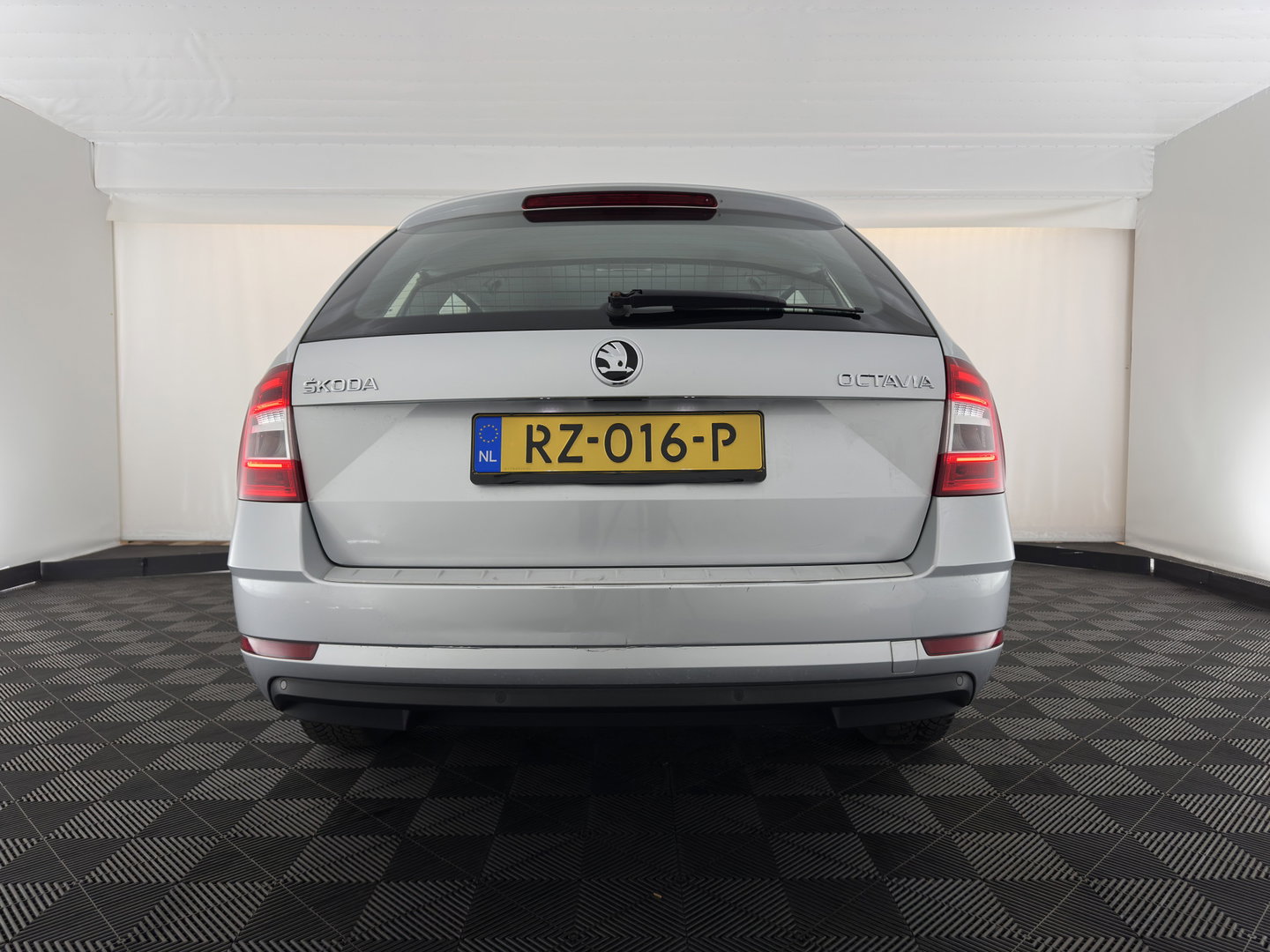 Škoda Octavia Combi 1.6 TDI Greentech Ambition Business (INCL-BTW) *NAVI-FULLMAP | COMFORTSEATS | ECC | AMUNDSEN-AUDIO | PARKPILOT | CRUISE | 16''ALU*