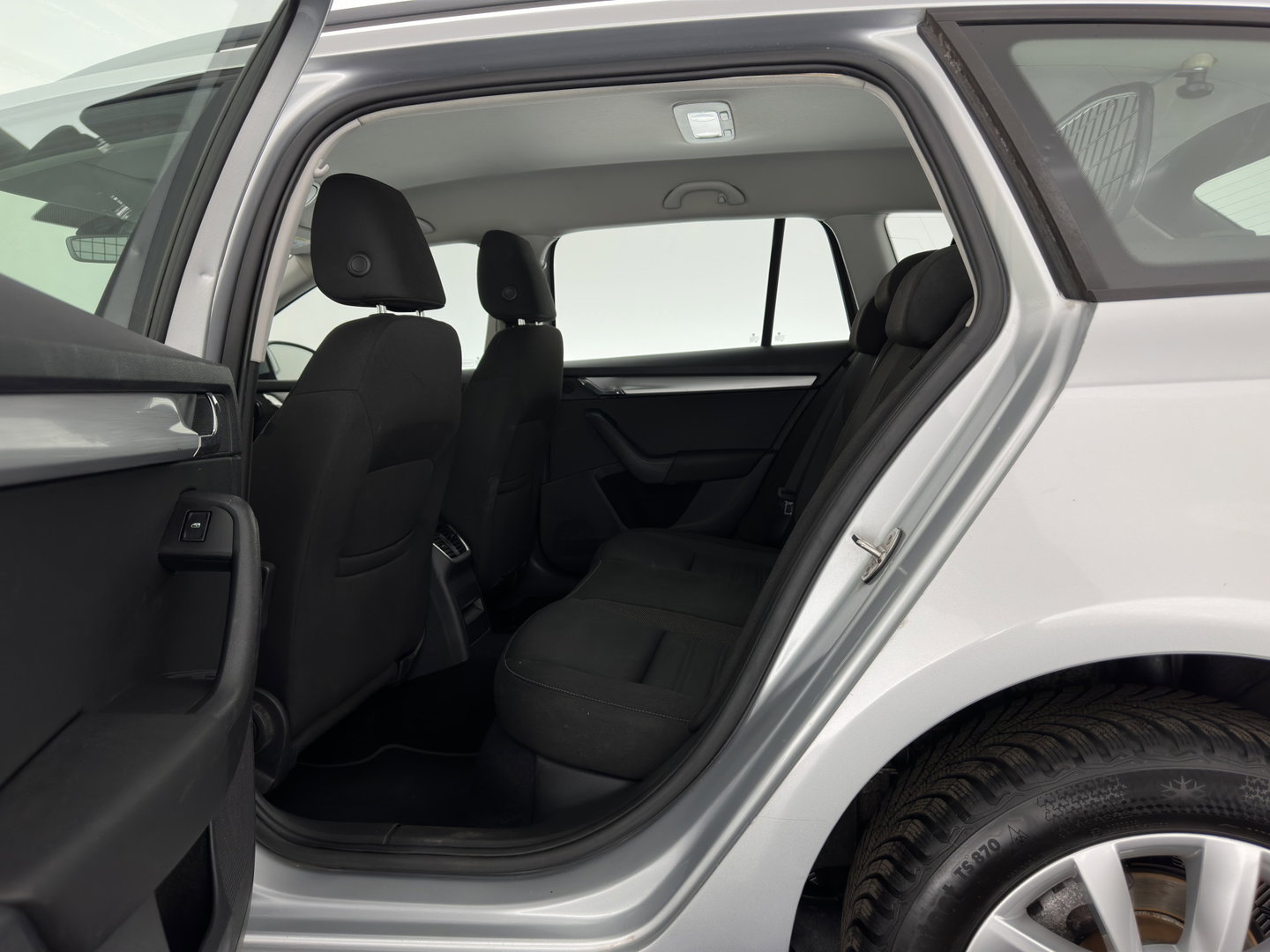 Škoda Octavia Combi 1.6 TDI Greentech Ambition Business (INCL-BTW) *NAVI-FULLMAP | COMFORTSEATS | ECC | AMUNDSEN-AUDIO | PARKPILOT | CRUISE | 16''ALU*