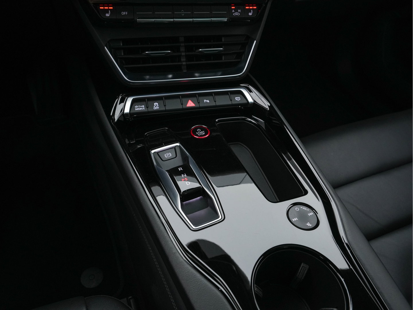 Audi e-tron GT edition ZERO 93 kWh [ 3-Fase-11kW ] {SoH-90%} (INCL-BTW) *PANO | FULL-LED | LEATHER | AUDI-SOUND | KEYLESS | DIGI-COCKPIT | NAVI-FULLMAP | HEATED-SPORTSEATS | CAMERA | DAB | KEYLESS | SHIFTPADDLES | 20''ALU*