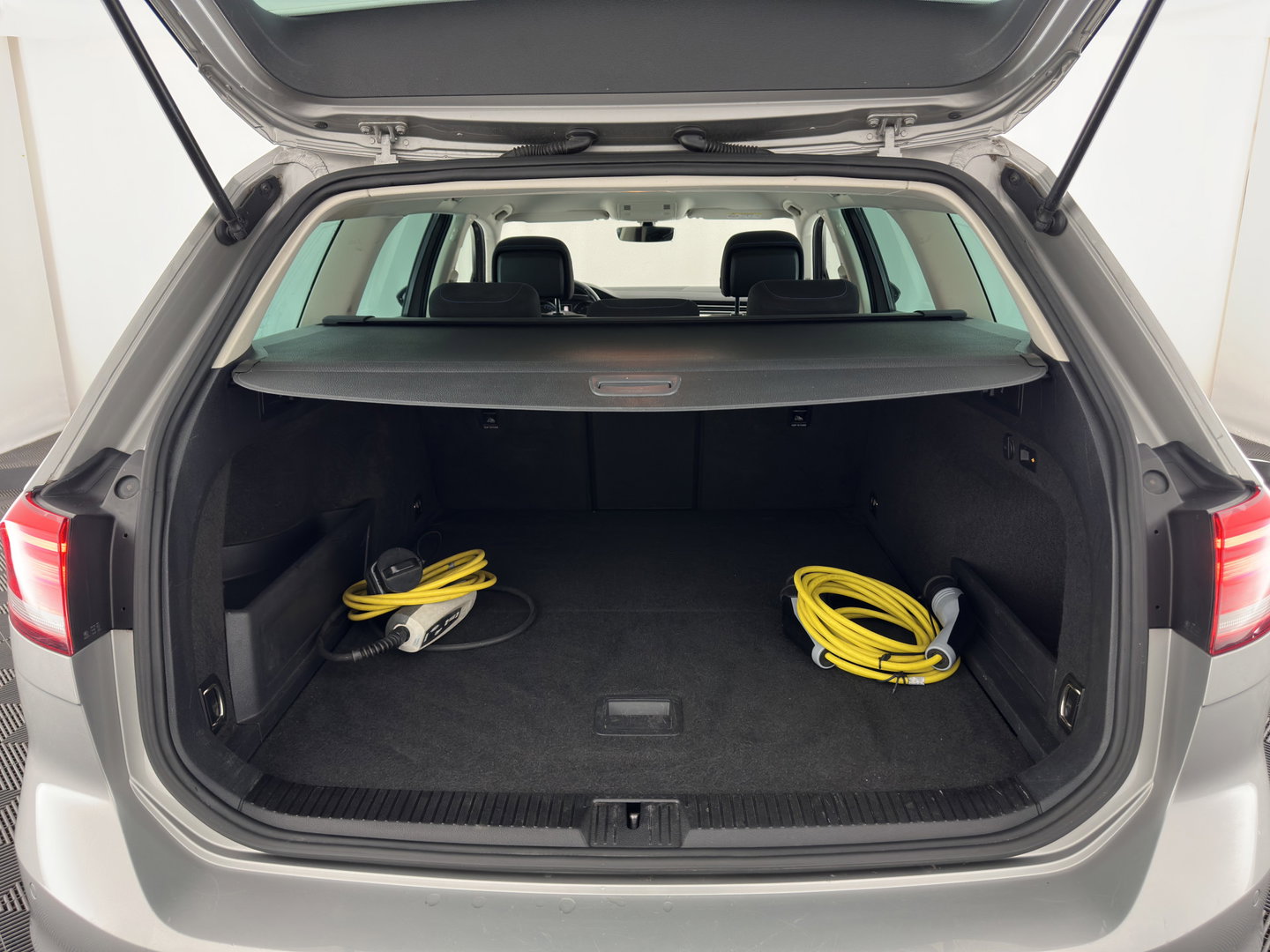 Volkswagen Passat Variant 1.4 TSI GTE (Plug-In) Aut. *FULL-LED | NAVI-FULLMAP | SPORTSEATS | PRIVACY-GLASS | ECC | PARKPILOT | CRUISE | TOWBAR | AMBIENTLIGHT | KEYLESS | 17''ALU*