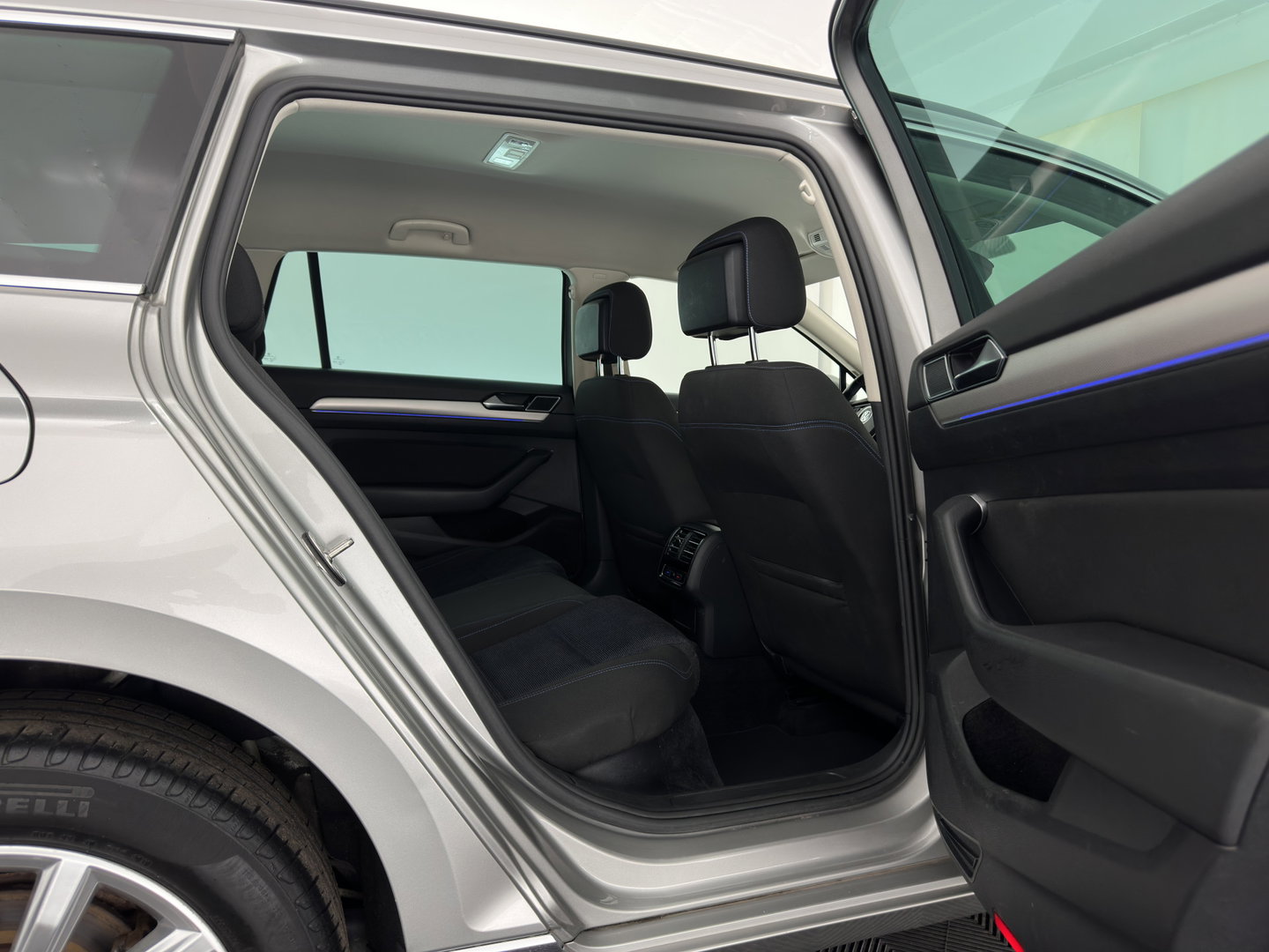Volkswagen Passat Variant 1.4 TSI GTE (Plug-In) Aut. *FULL-LED | NAVI-FULLMAP | SPORTSEATS | PRIVACY-GLASS | ECC | PARKPILOT | CRUISE | TOWBAR | AMBIENTLIGHT | KEYLESS | 17''ALU*