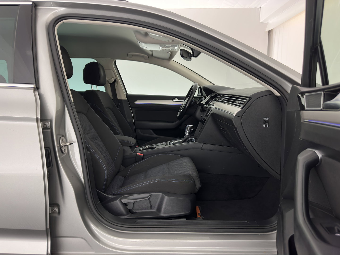Volkswagen Passat Variant 1.4 TSI GTE (Plug-In) Aut. *FULL-LED | NAVI-FULLMAP | SPORTSEATS | PRIVACY-GLASS | ECC | PARKPILOT | CRUISE | TOWBAR | AMBIENTLIGHT | KEYLESS | 17''ALU*