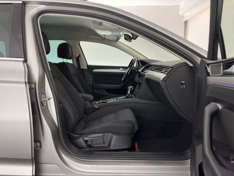 Volkswagen Passat Variant 1.4 TSI GTE (Plug-In) Aut. *FULL-LED | NAVI-FULLMAP | SPORTSEATS | PRIVACY-GLASS | ECC | PARKPILOT | CRUISE | TOWBAR | AMBIENTLIGHT | KEYLESS | 17''ALU*