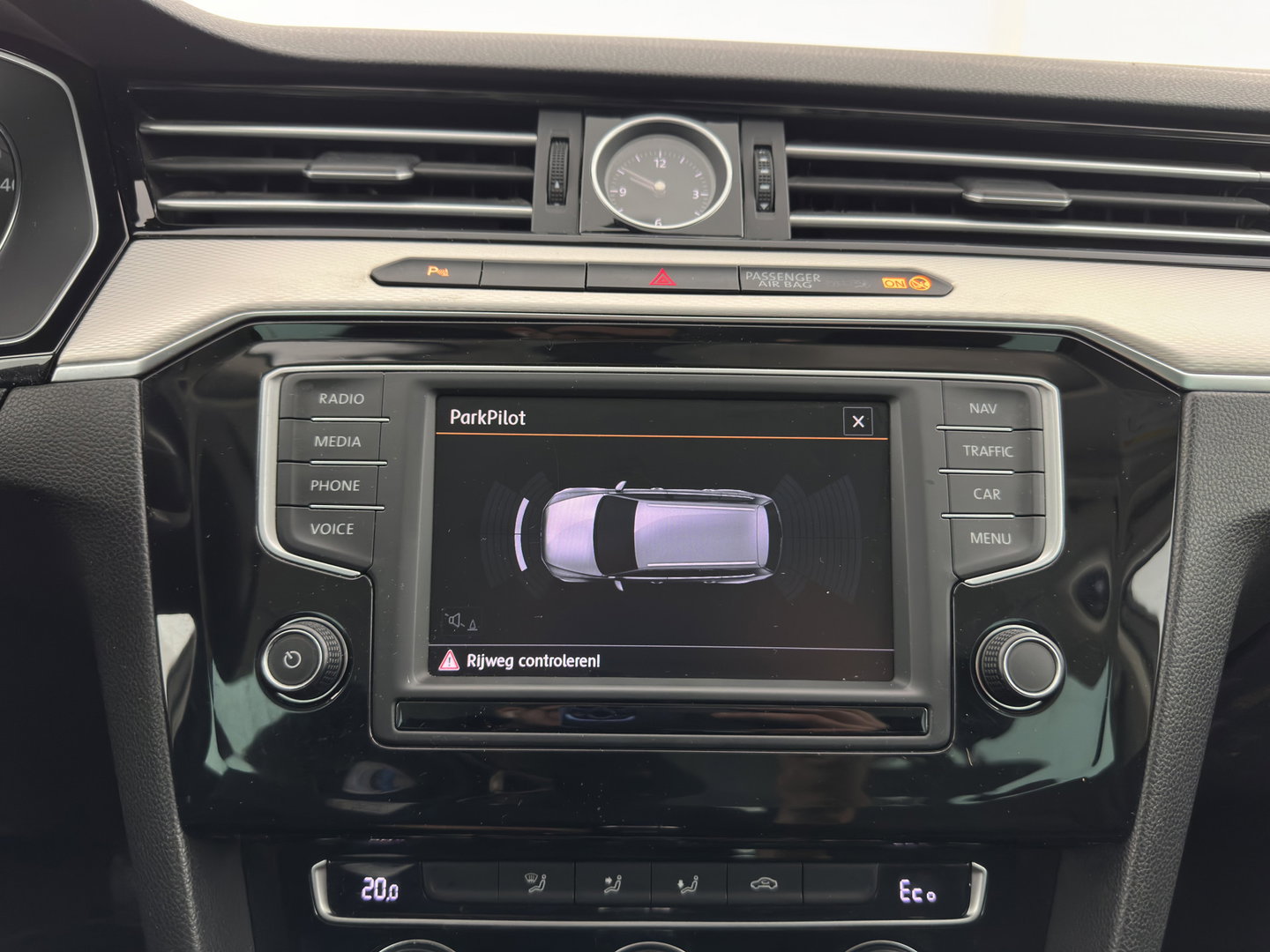 Volkswagen Passat Variant 1.4 TSI GTE (Plug-In) Aut. *FULL-LED | NAVI-FULLMAP | SPORTSEATS | PRIVACY-GLASS | ECC | PARKPILOT | CRUISE | TOWBAR | AMBIENTLIGHT | KEYLESS | 17''ALU*
