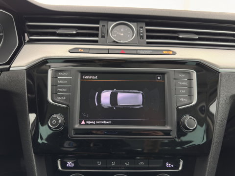 Volkswagen Passat Variant 1.4 TSI GTE (Plug-In) Aut. *FULL-LED | NAVI-FULLMAP | SPORTSEATS | PRIVACY-GLASS | ECC | PARKPILOT | CRUISE | TOWBAR | AMBIENTLIGHT | KEYLESS | 17''ALU*