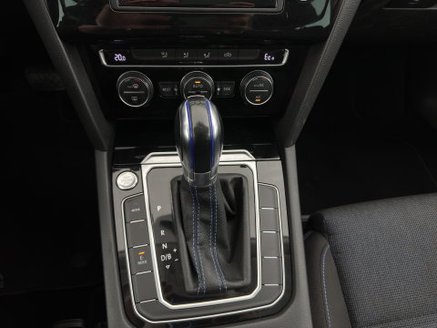 Volkswagen Passat Variant 1.4 TSI GTE (Plug-In) Aut. *FULL-LED | NAVI-FULLMAP | SPORTSEATS | PRIVACY-GLASS | ECC | PARKPILOT | CRUISE | TOWBAR | AMBIENTLIGHT | KEYLESS | 17''ALU*