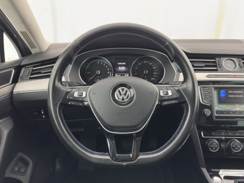 Volkswagen Passat Variant 1.4 TSI GTE (Plug-In) Aut. *FULL-LED | NAVI-FULLMAP | SPORTSEATS | PRIVACY-GLASS | ECC | PARKPILOT | CRUISE | TOWBAR | AMBIENTLIGHT | KEYLESS | 17''ALU*