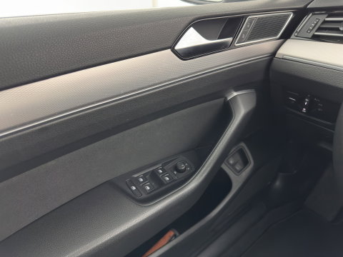 Volkswagen Passat Variant 1.4 TSI GTE (Plug-In) Aut. *FULL-LED | NAVI-FULLMAP | SPORTSEATS | PRIVACY-GLASS | ECC | PARKPILOT | CRUISE | TOWBAR | AMBIENTLIGHT | KEYLESS | 17''ALU*