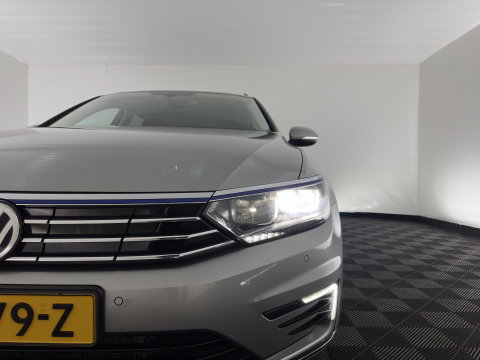 Volkswagen Passat Variant 1.4 TSI GTE (Plug-In) Aut. *FULL-LED | NAVI-FULLMAP | SPORTSEATS | PRIVACY-GLASS | ECC | PARKPILOT | CRUISE | TOWBAR | AMBIENTLIGHT | KEYLESS | 17''ALU*