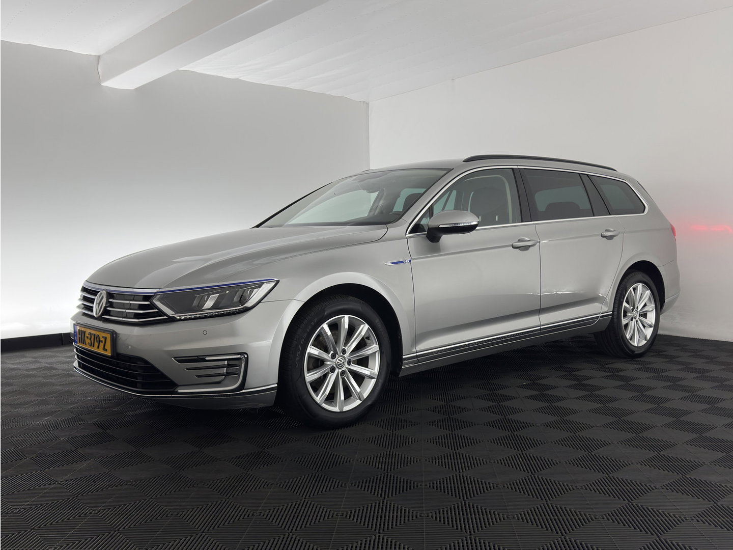 Volkswagen Passat Variant 1.4 TSI GTE (Plug-In) Aut. *FULL-LED | NAVI-FULLMAP | SPORTSEATS | PRIVACY-GLASS | ECC | PARKPILOT | CRUISE | TOWBAR | AMBIENTLIGHT | KEYLESS | 17''ALU*