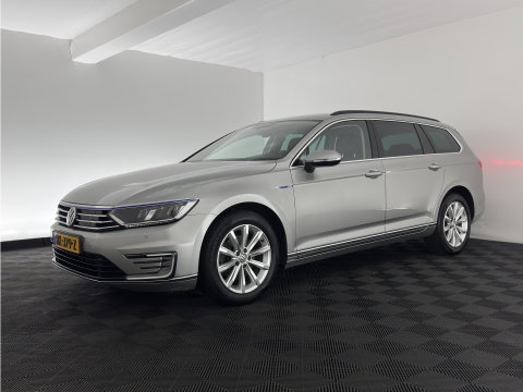 Volkswagen Passat Variant 1.4 TSI GTE (Plug-In) Aut. *FULL-LED | NAVI-FULLMAP | SPORTSEATS | PRIVACY-GLASS | ECC | PARKPILOT | CRUISE | TOWBAR | AMBIENTLIGHT | KEYLESS | 17''ALU*