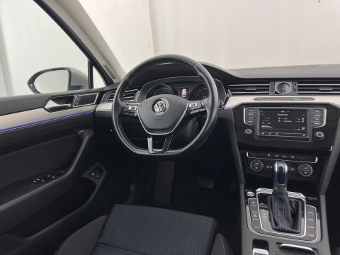 Volkswagen Passat Variant 1.4 TSI GTE (Plug-In) Aut. *FULL-LED | NAVI-FULLMAP | SPORTSEATS | PRIVACY-GLASS | ECC | PARKPILOT | CRUISE | TOWBAR | AMBIENTLIGHT | KEYLESS | 17''ALU*