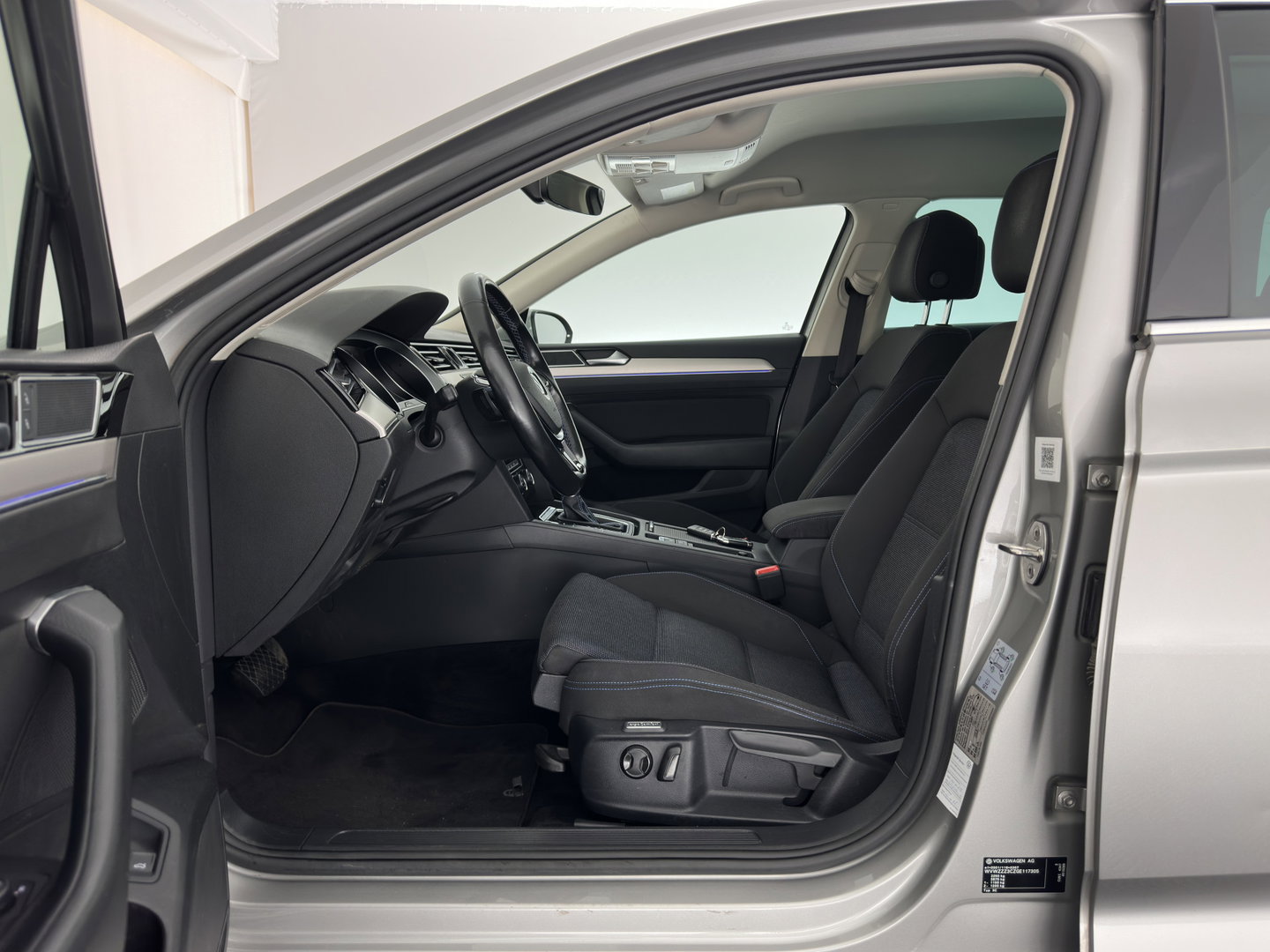 Volkswagen Passat Variant 1.4 TSI GTE (Plug-In) Aut. *FULL-LED | NAVI-FULLMAP | SPORTSEATS | PRIVACY-GLASS | ECC | PARKPILOT | CRUISE | TOWBAR | AMBIENTLIGHT | KEYLESS | 17''ALU*