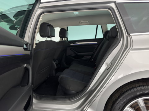 Volkswagen Passat Variant 1.4 TSI GTE (Plug-In) Aut. *FULL-LED | NAVI-FULLMAP | SPORTSEATS | PRIVACY-GLASS | ECC | PARKPILOT | CRUISE | TOWBAR | AMBIENTLIGHT | KEYLESS | 17''ALU*