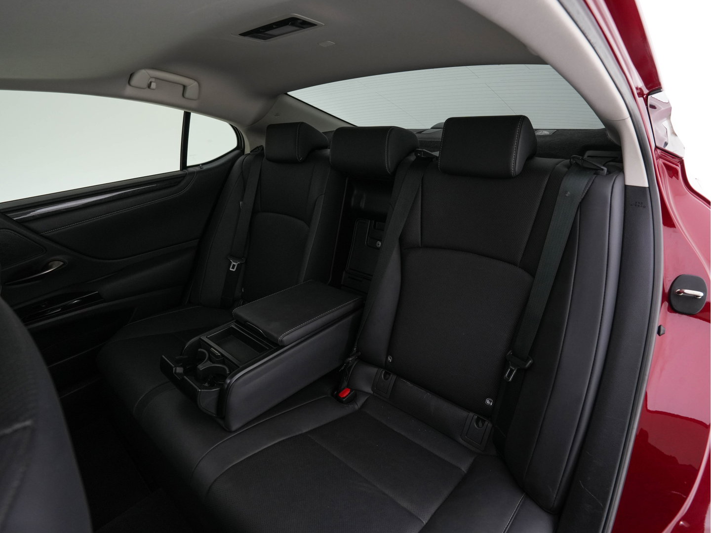 Lexus ES 300h Business Line (INCL-BTW) Aut. *PANO | LEATHER | FULL-LED | ADAPTIVE-CRUISE | BLINDSPOT | KEYLESS | CAMERA | HEATED-COMFORTSEATS | NAVI-FULLMAP | PRIVACY-GLASS | SHIFTPADDLES | ECC | PDC | 19''ALU*