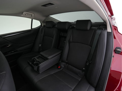 Lexus ES 300h Business Line (INCL-BTW) Aut. *PANO | LEATHER | FULL-LED | ADAPTIVE-CRUISE | BLINDSPOT | KEYLESS | CAMERA | HEATED-COMFORTSEATS | NAVI-FULLMAP | PRIVACY-GLASS | SHIFTPADDLES | ECC | PDC | 19''ALU*