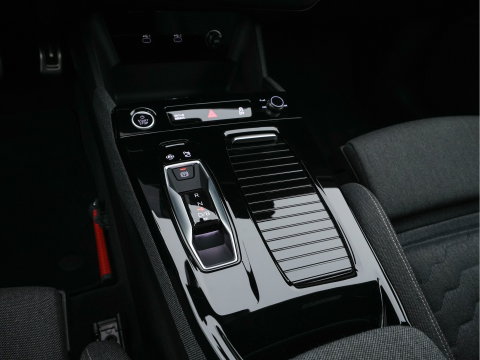 Audi A6 E-tron- Avant S edition 83 kWh [ 3-Fase-11kW ] {SOH-100%} (INCL-BTW) *MATRIX-LED | ADAPTIVE-CRUISE | TOP-VIEW | BLINDSPOT | KEYLESS | MEMORY-PACK | WIDESCREEN-COCKPIT | PRIVACY-GLASS | SHIFT-PADDLES | HEATED-SPORTSEATS | TOWBAR | 21''ALU*