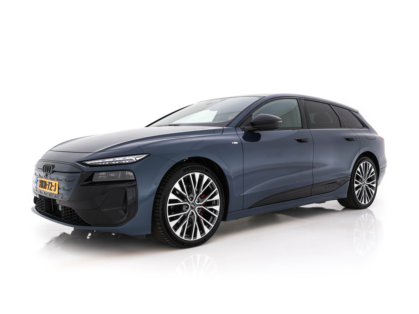Audi A6 E-tron- Avant S edition 83 kWh [ 3-Fase-11kW ] {SOH-100%} (INCL-BTW) *MATRIX-LED | ADAPTIVE-CRUISE | TOP-VIEW | BLINDSPOT | KEYLESS | MEMORY-PACK | WIDESCREEN-COCKPIT | PRIVACY-GLASS | SHIFT-PADDLES | HEATED-SPORTSEATS | TOWBAR | 21''ALU*