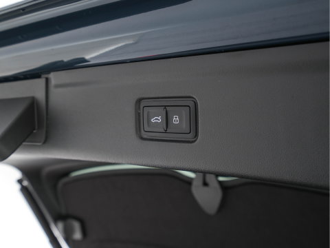 Audi A6 E-tron- Avant S edition 83 kWh [ 3-Fase-11kW ] {SOH-100%} (INCL-BTW) *MATRIX-LED | ADAPTIVE-CRUISE | TOP-VIEW | BLINDSPOT | KEYLESS | MEMORY-PACK | WIDESCREEN-COCKPIT | PRIVACY-GLASS | SHIFT-PADDLES | HEATED-SPORTSEATS | TOWBAR | 21''ALU*