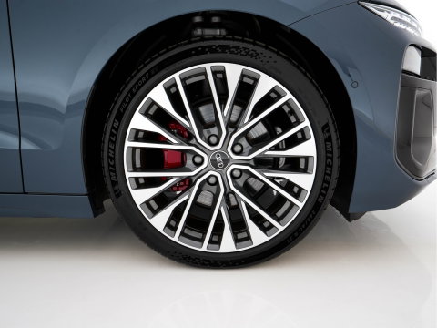 Audi A6 E-tron- Avant S edition 83 kWh [ 3-Fase-11kW ] {SOH-100%} (INCL-BTW) *MATRIX-LED | ADAPTIVE-CRUISE | TOP-VIEW | BLINDSPOT | KEYLESS | MEMORY-PACK | WIDESCREEN-COCKPIT | PRIVACY-GLASS | SHIFT-PADDLES | HEATED-SPORTSEATS | TOWBAR | 21''ALU*