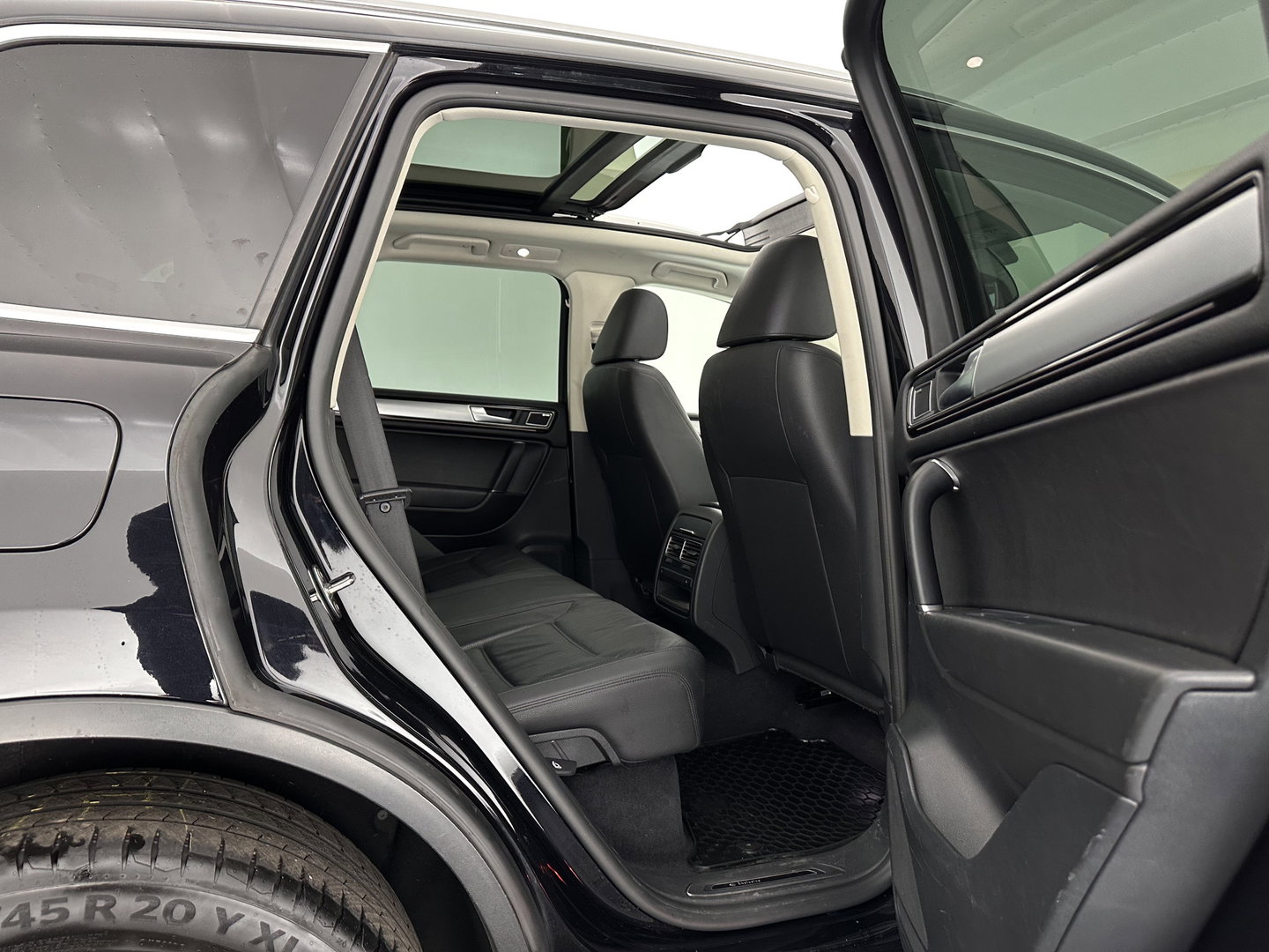 Volkswagen Touareg 3.0 TDI Highline Aut. *PANO | LEATHER | BI-XENON | TOPVIEW | BLINDSPOT | DYNAUDIO | AIR-SUSPENSION | NAVI-FULLMAP | PRIVACY-GLASS | SHIFTPADDLES | ADAPTIVE-CRUISE | ECC | TOWBAR | PDC | 20''ALU*