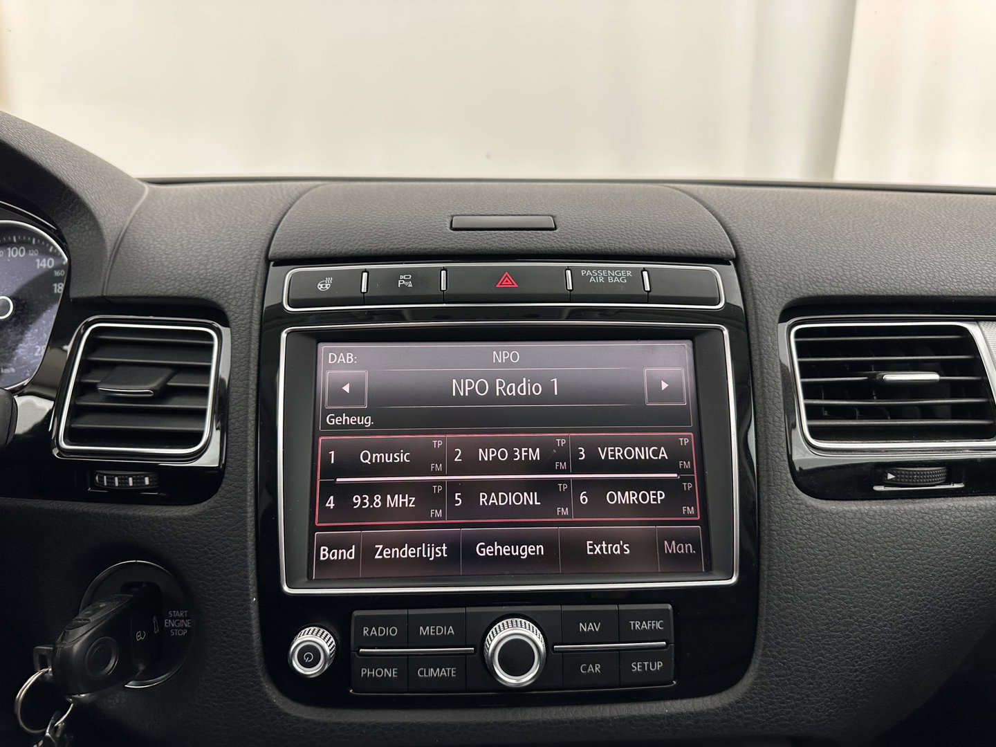 Volkswagen Touareg 3.0 TDI Highline Aut. *PANO | LEATHER | BI-XENON | TOPVIEW | BLINDSPOT | DYNAUDIO | AIR-SUSPENSION | NAVI-FULLMAP | PRIVACY-GLASS | SHIFTPADDLES | ADAPTIVE-CRUISE | ECC | TOWBAR | PDC | 20''ALU*