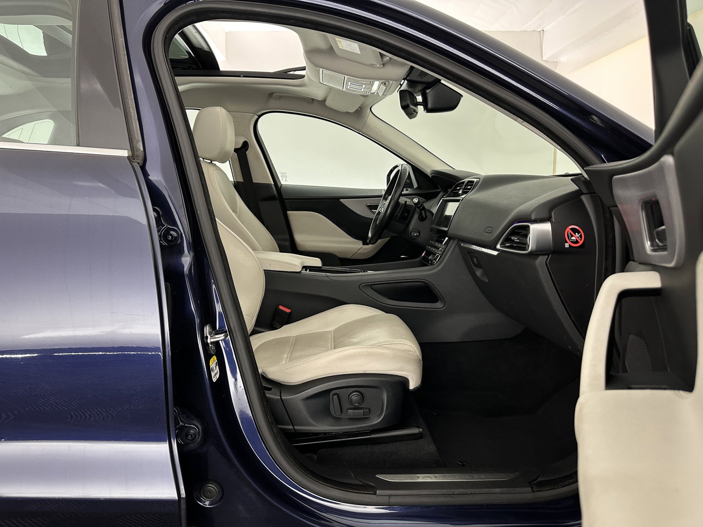 Jaguar F-Pace 3.0 S AWD 30d Aut. *PANO | LEATHER | XENON | DIGI-COCKPIT | NAVI-FULLMAP | CAMERA | SHIFTPADDLES | ECC | AMBIENTLIGHT | LANE-ASSIST | HEATED-VENTILATED-COMFORTSEATS | PDC | CRUISE | 18''ALU