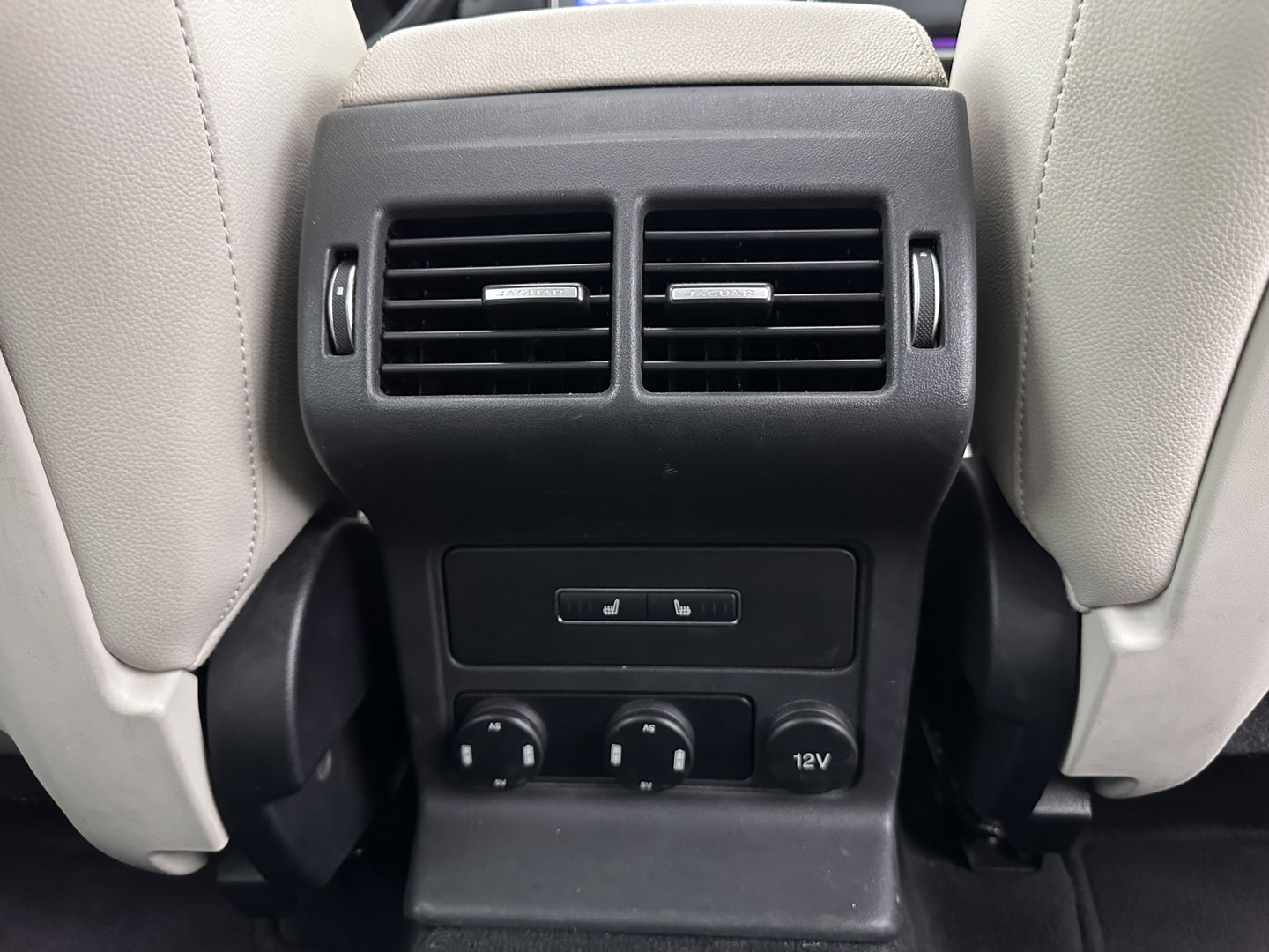 Jaguar F-Pace 3.0 S AWD 30d Aut. *PANO | LEATHER | XENON | DIGI-COCKPIT | NAVI-FULLMAP | CAMERA | SHIFTPADDLES | ECC | AMBIENTLIGHT | LANE-ASSIST | HEATED-VENTILATED-COMFORTSEATS | PDC | CRUISE | 18''ALU