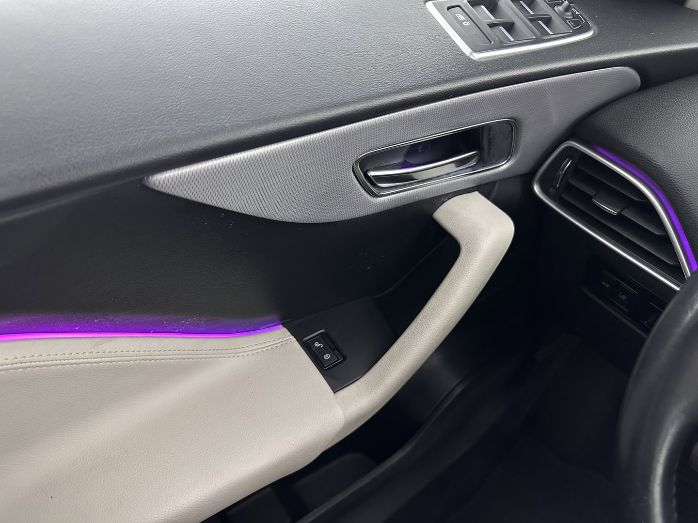 Jaguar F-Pace 3.0 S AWD 30d Aut. *PANO | LEATHER | XENON | DIGI-COCKPIT | NAVI-FULLMAP | CAMERA | SHIFTPADDLES | ECC | AMBIENTLIGHT | LANE-ASSIST | HEATED-VENTILATED-COMFORTSEATS | PDC | CRUISE | 18''ALU