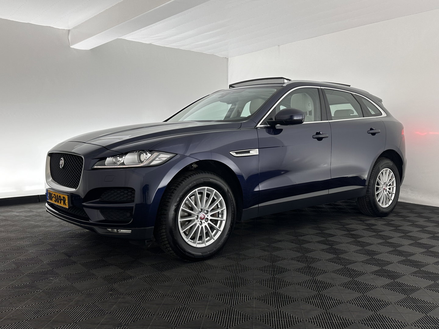Jaguar F-Pace 3.0 S AWD 30d Aut. *PANO | LEATHER | XENON | DIGI-COCKPIT | NAVI-FULLMAP | CAMERA | SHIFTPADDLES | ECC | AMBIENTLIGHT | LANE-ASSIST | HEATED-VENTILATED-COMFORTSEATS | PDC | CRUISE | 18''ALU