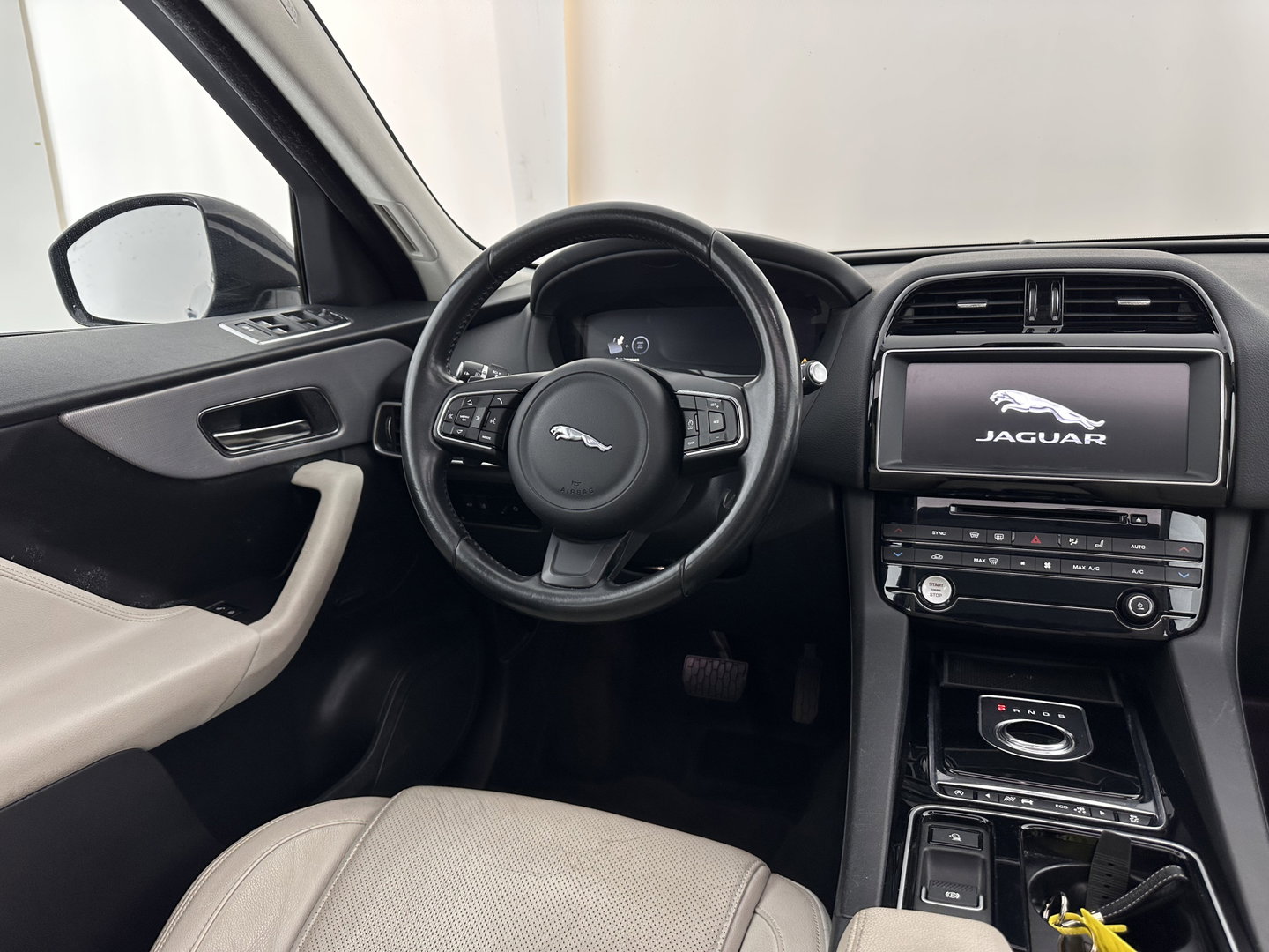 Jaguar F-Pace 3.0 S AWD 30d Aut. *PANO | LEATHER | XENON | DIGI-COCKPIT | NAVI-FULLMAP | CAMERA | SHIFTPADDLES | ECC | AMBIENTLIGHT | LANE-ASSIST | HEATED-VENTILATED-COMFORTSEATS | PDC | CRUISE | 18''ALU