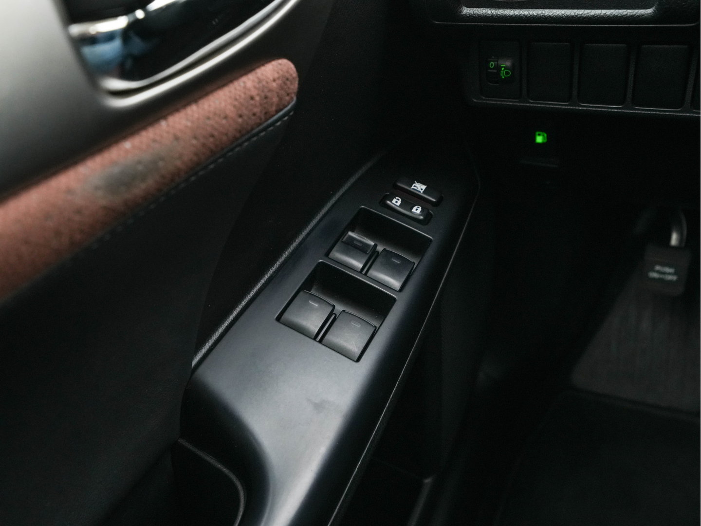 Lexus CT 200h Business Line Aut. *NAVI-FULLMAP | ALCANTARA | COMFORTSEATS | CAMERA | ECC | CRUISE | DIGI-COCKPIT | 16''ALU*