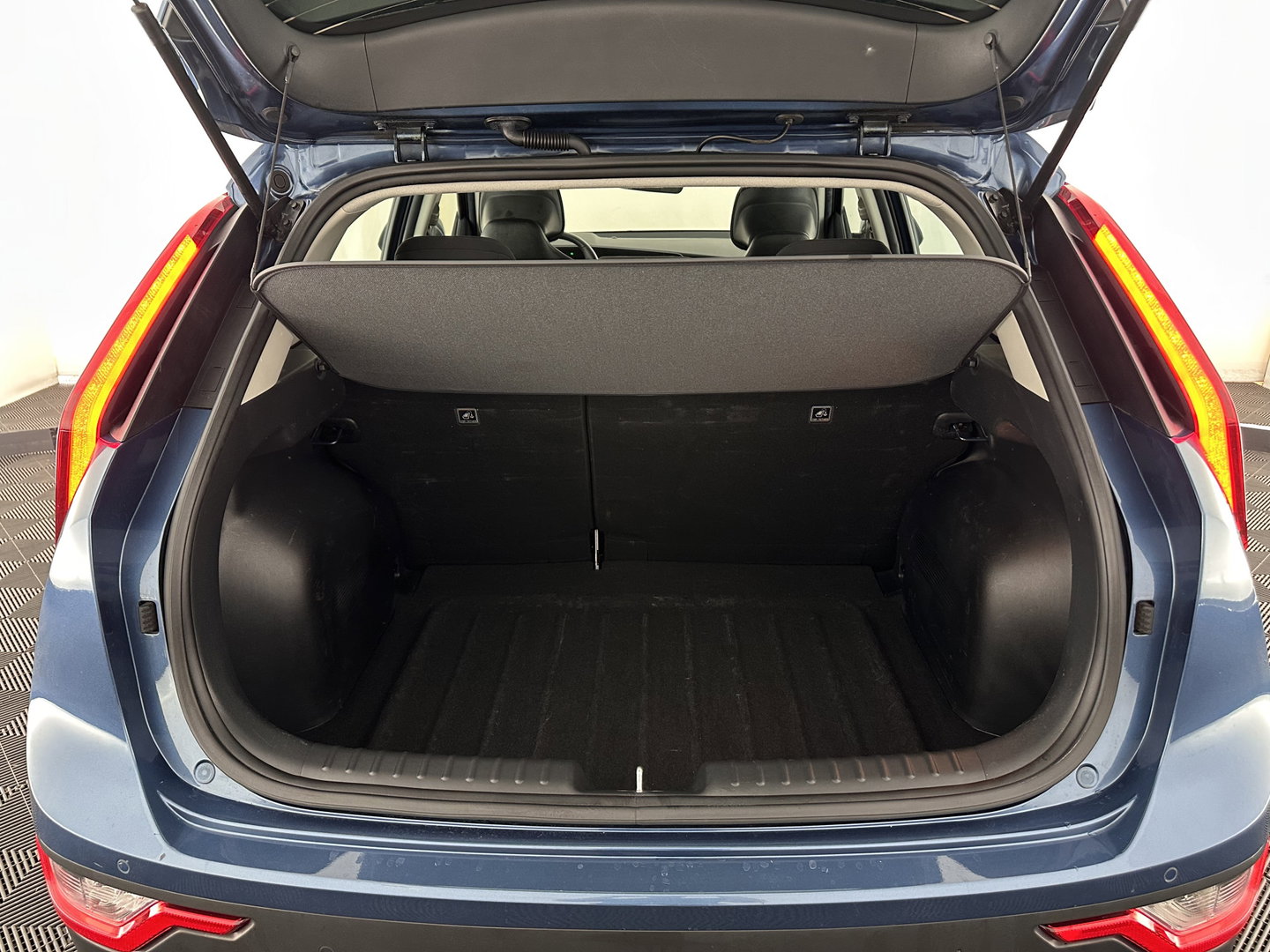 Kia Niro 1.6 GDi Hybrid ComfortLine (INCL-BTW) Aut. *ADAPTIVE-CRUISE | DIGI-COCKPIT | CARPLAY | CAMERA | COMFORTSEATS | DAB | ECC | PDC | CRUISE | TOWBAR | 16''ALU*