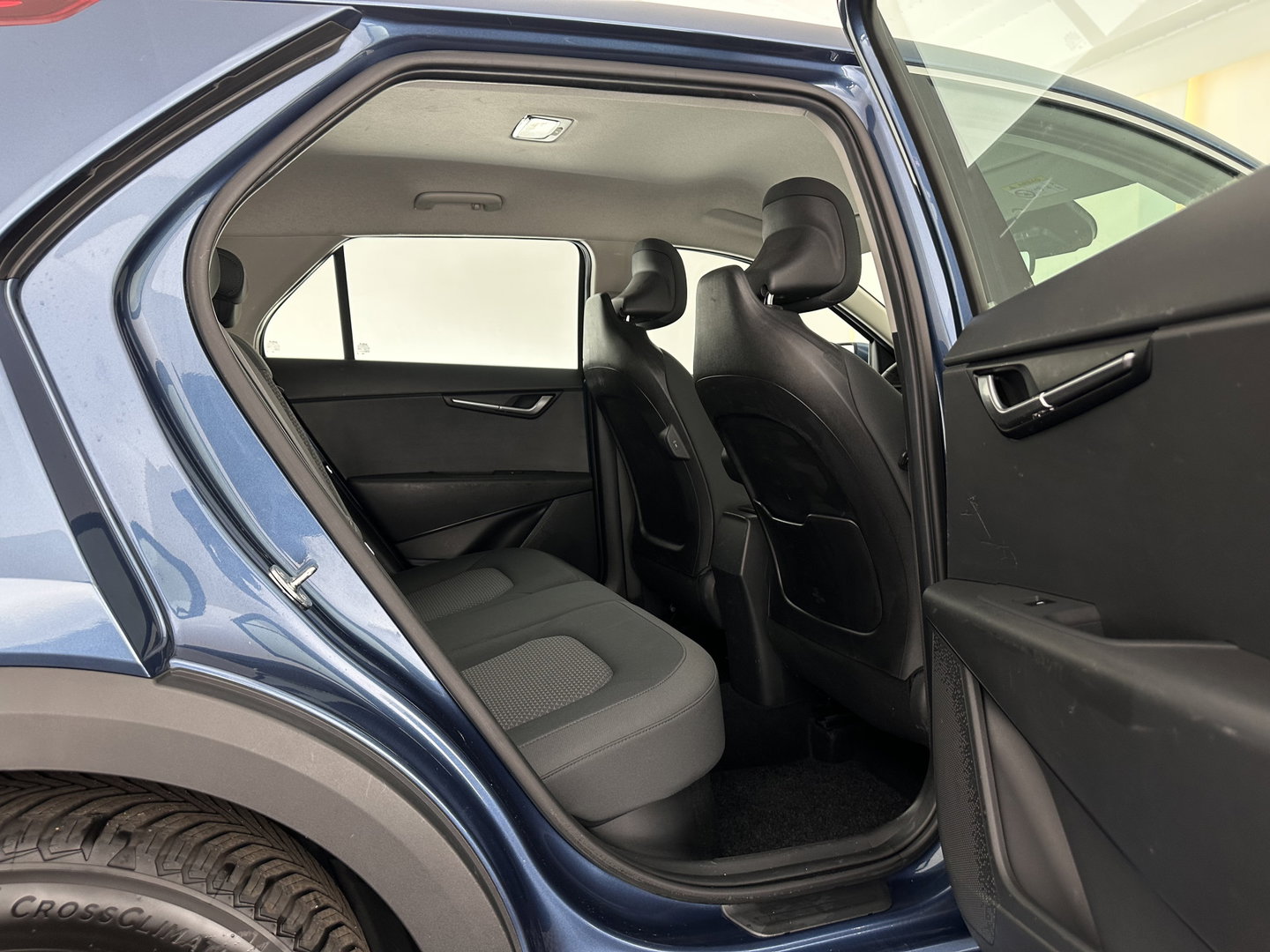 Kia Niro 1.6 GDi Hybrid ComfortLine (INCL-BTW) Aut. *ADAPTIVE-CRUISE | DIGI-COCKPIT | CARPLAY | CAMERA | COMFORTSEATS | DAB | ECC | PDC | CRUISE | TOWBAR | 16''ALU*