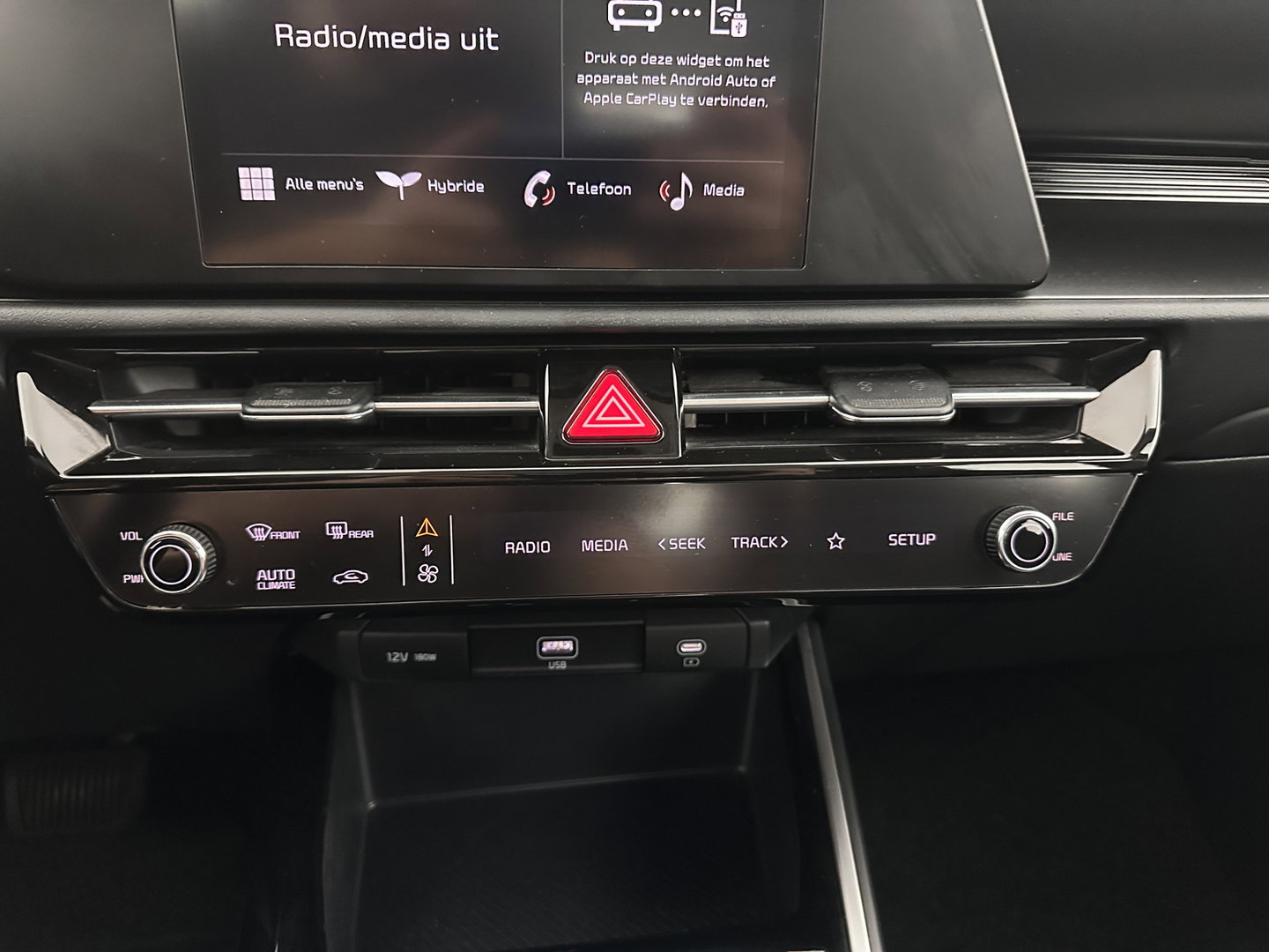 Kia Niro 1.6 GDi Hybrid ComfortLine (INCL-BTW) Aut. *ADAPTIVE-CRUISE | DIGI-COCKPIT | CARPLAY | CAMERA | COMFORTSEATS | DAB | ECC | PDC | CRUISE | TOWBAR | 16''ALU*