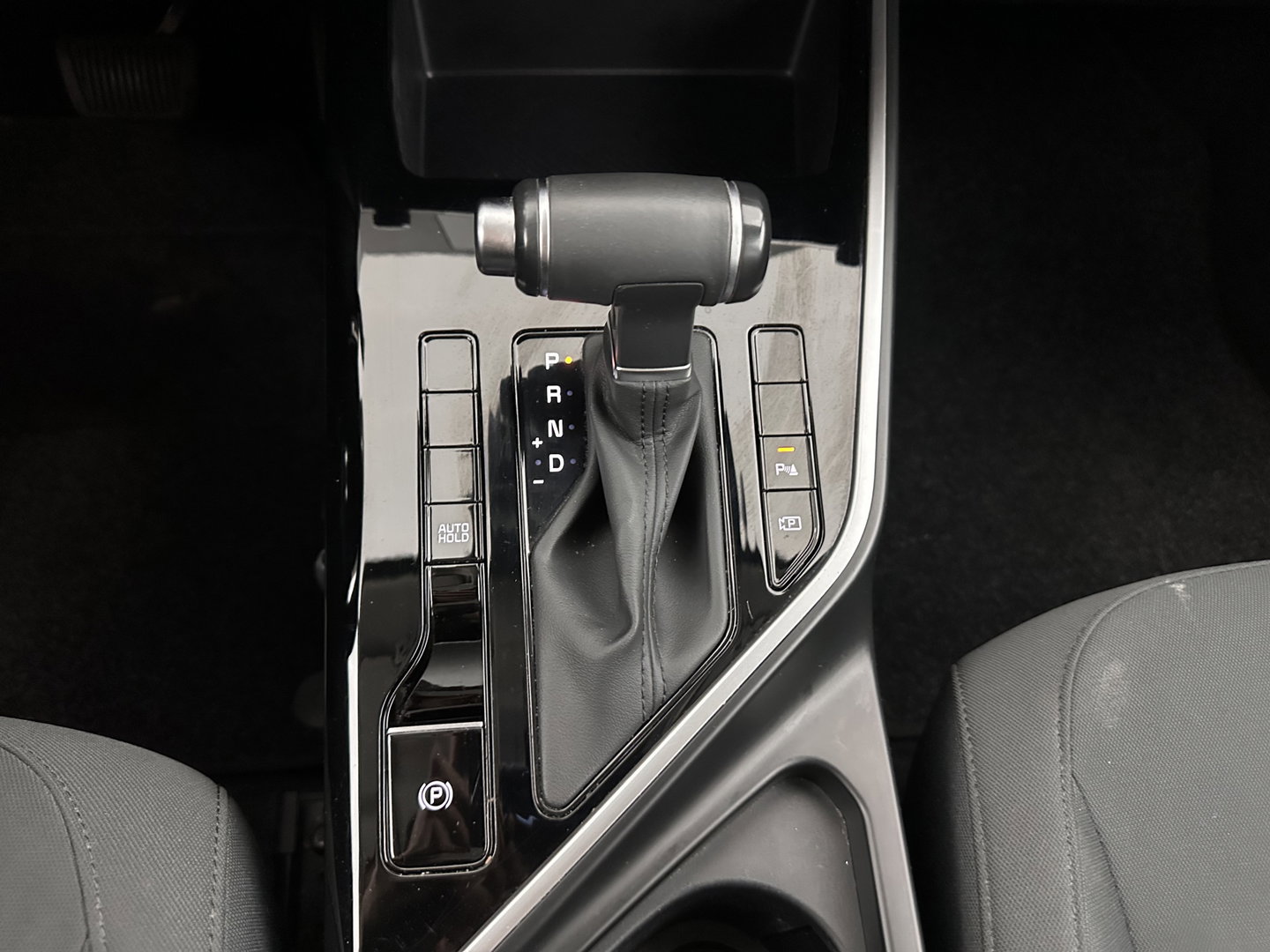 Kia Niro 1.6 GDi Hybrid ComfortLine (INCL-BTW) Aut. *ADAPTIVE-CRUISE | DIGI-COCKPIT | CARPLAY | CAMERA | COMFORTSEATS | DAB | ECC | PDC | CRUISE | TOWBAR | 16''ALU*